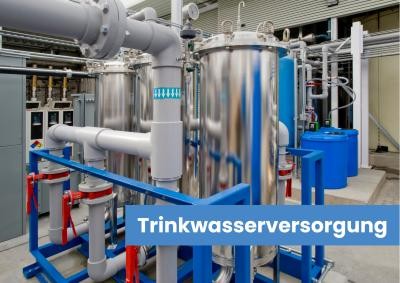 Technische Anlagen für Trinkwasseraufbereitung. Rohrleitungssystem und Trinkwasserfilter.