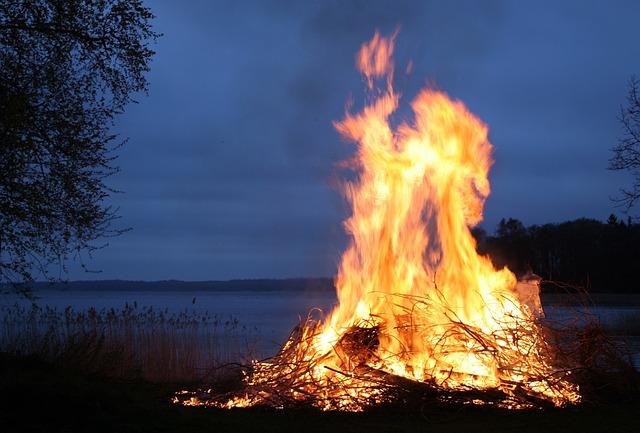Großes Lagerfeuer