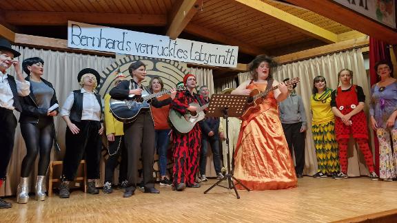Fasnachtsfrauen Görwihl auf der Bühne