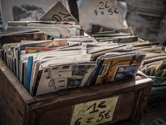Kiste mit Büchern